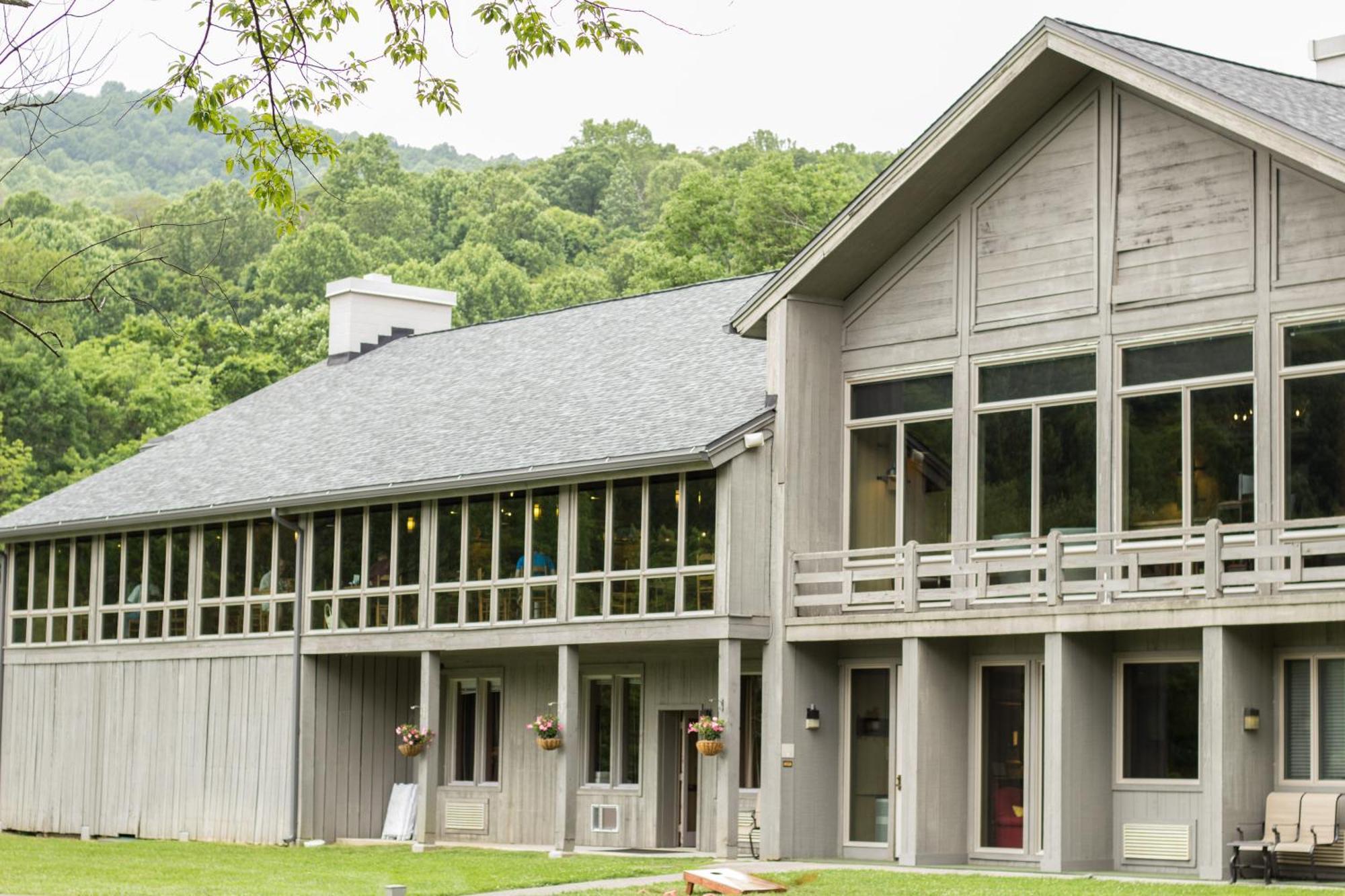 Peaks Of Otter Lodge Bedford Bagian luar foto