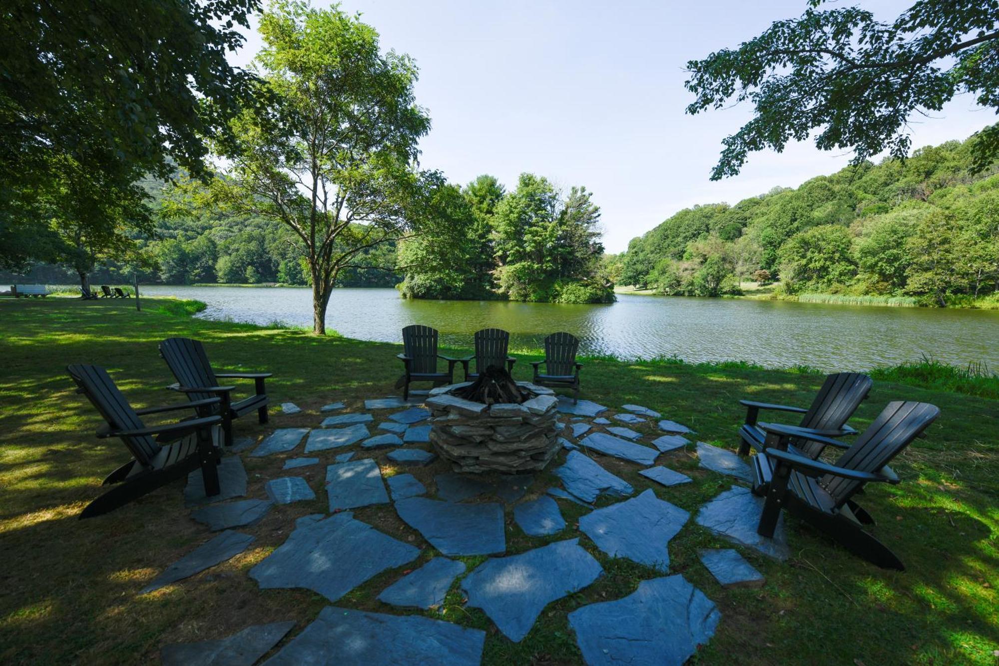Peaks Of Otter Lodge Bedford Bagian luar foto